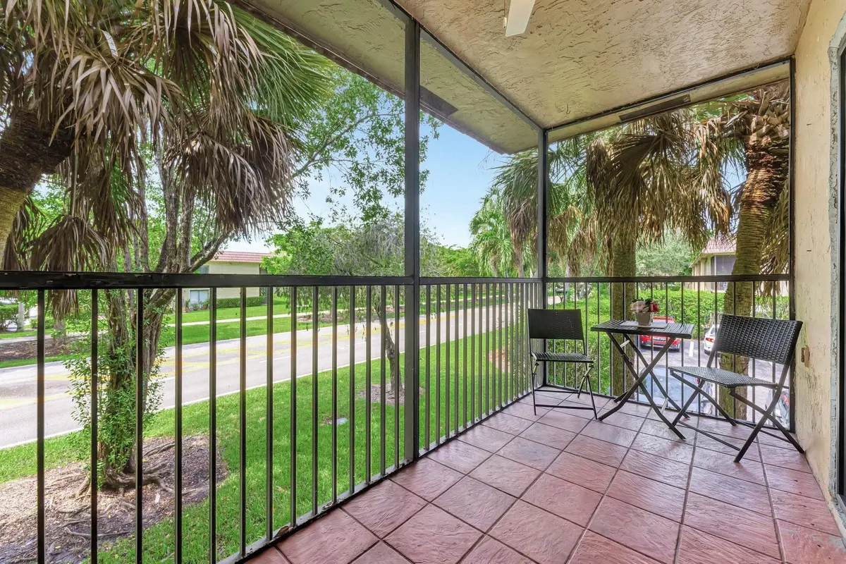 Fully screened in peaceful patio. at 334 LAKEVIEW Drive 204, Weston