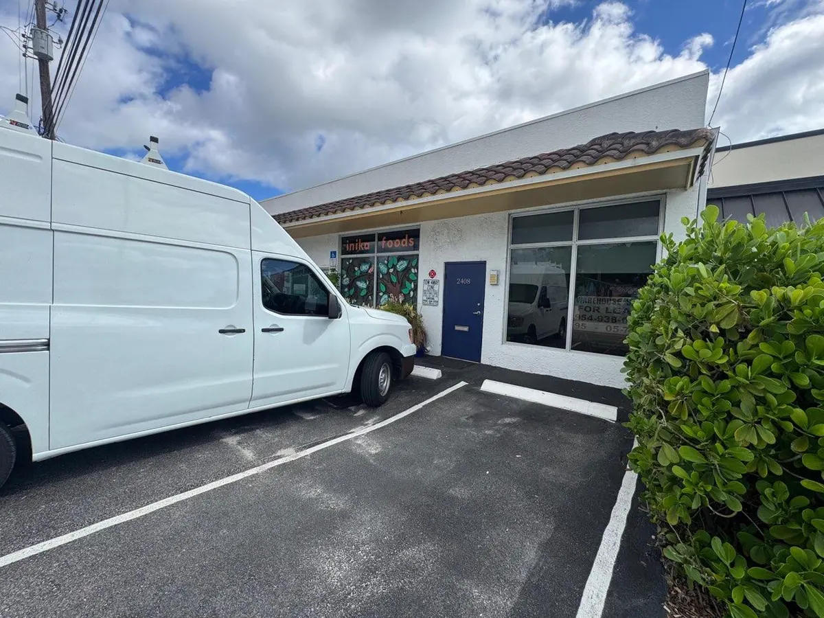 PHOTO-2026-09-15-15-51-48_f334cfed-cace- at 2412 N Dixie Highway 2412, Wilton Manors
