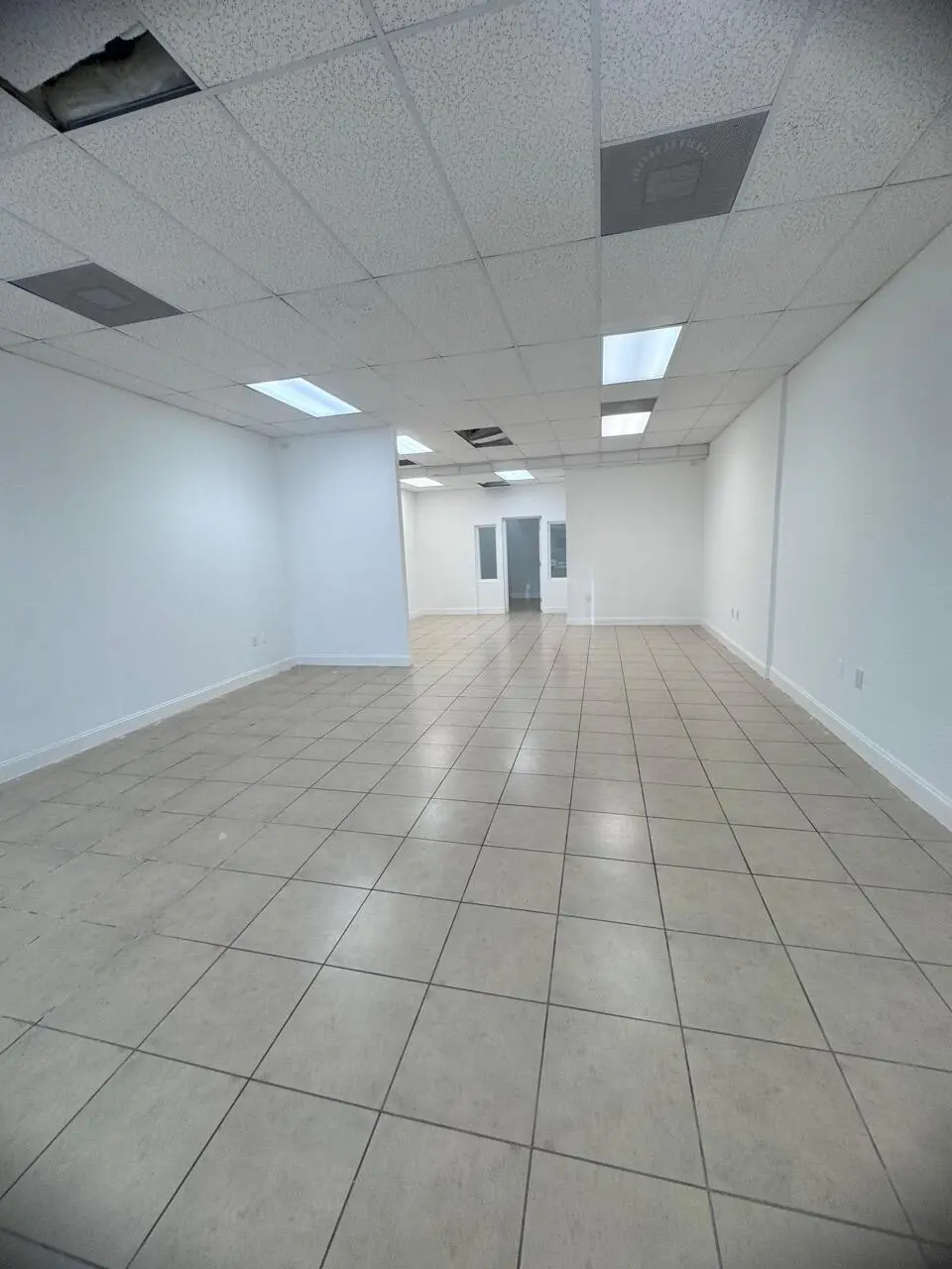 PHOTO-2026-09-15-15-51-49_3db79bf8-1b9d- at 2412 N Dixie Highway 2412, Wilton Manors