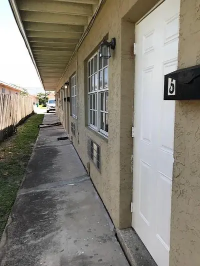 724 TRUMAN Street 1, Lake Worth Beach – Efficiency for rent