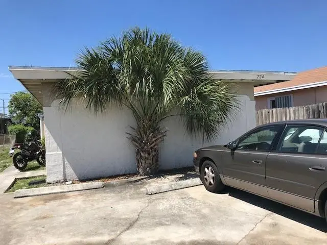 Photo 2 at 724 TRUMAN Street 1, Lake Worth Beach