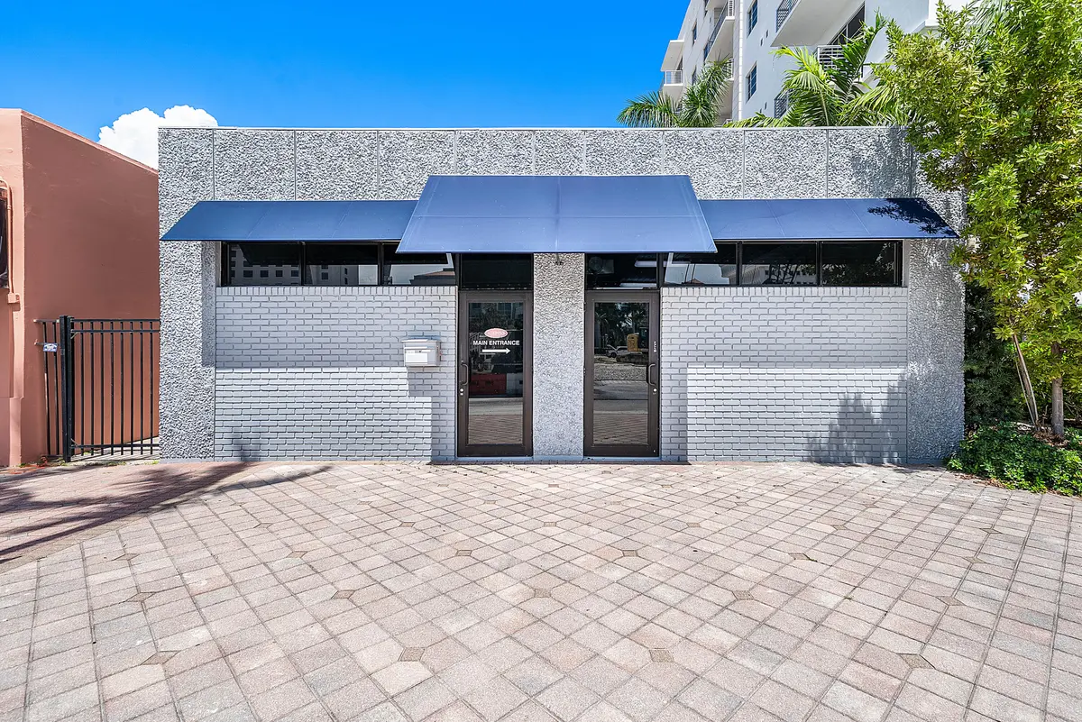 Front Entrance at 127 E BOCA RATON Road, Boca Raton