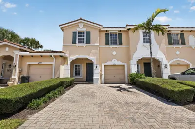 4277 SW Pine Cove Court, Stuart – Townhouse for sale