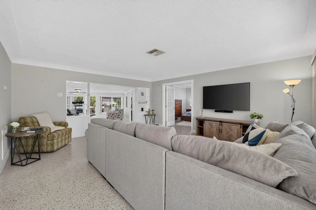 5-web-or-mls-DSC_8532 at 430 SE 6TH Terrace, Pompano Beach
