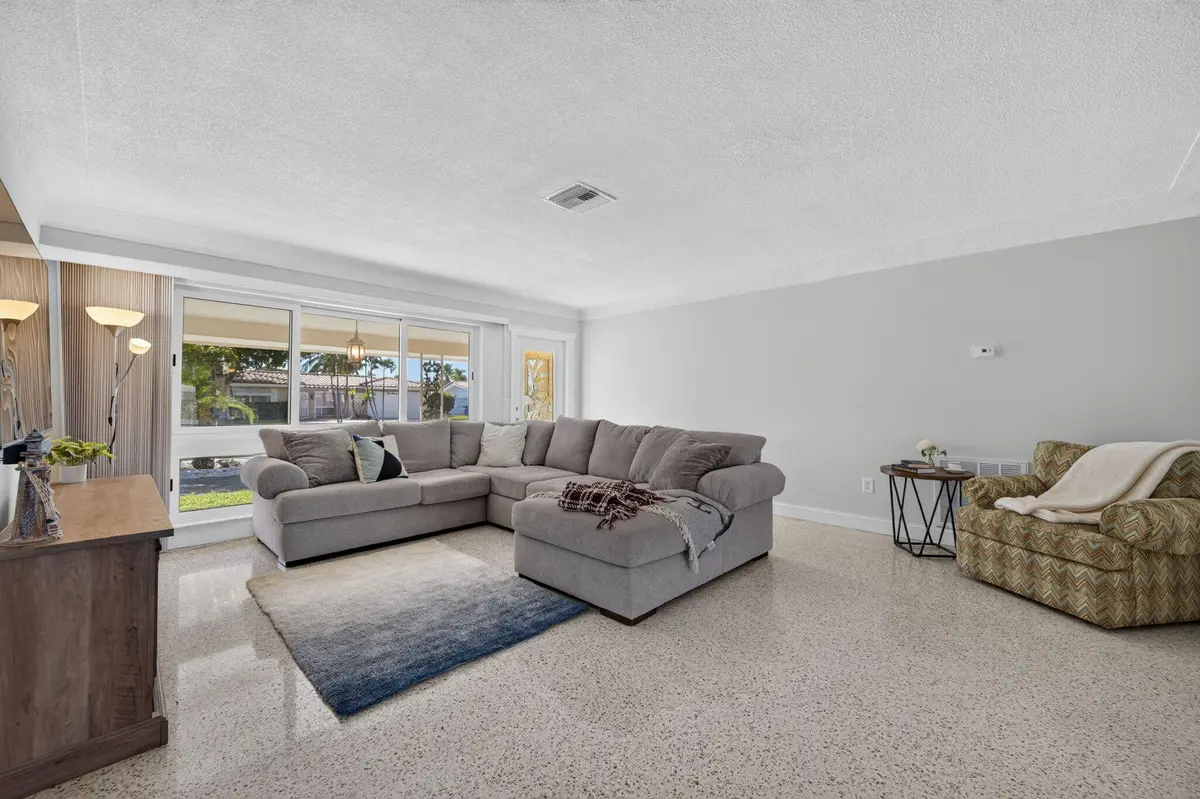 6-web-or-mls-DSC_8511 at 430 SE 6TH Terrace, Pompano Beach