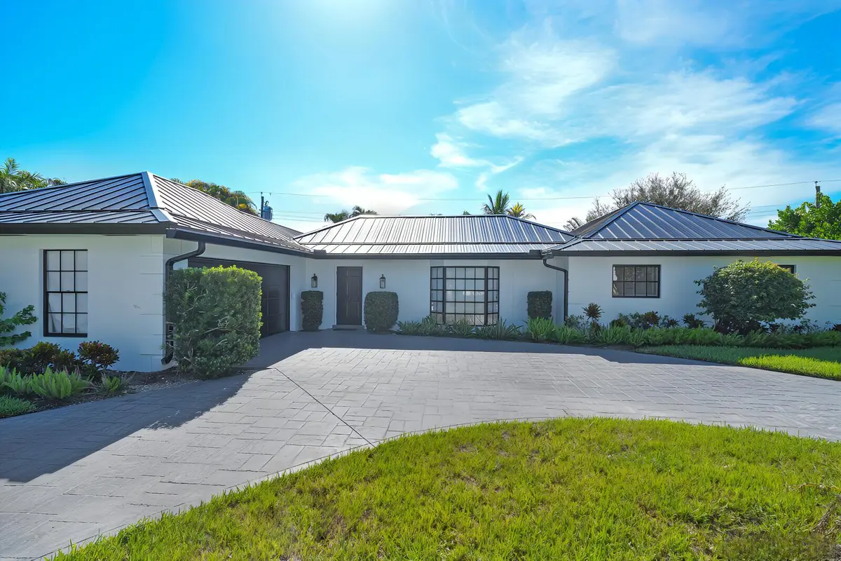 Front Exterior at 7 SE Paddock Circle, Jupiter