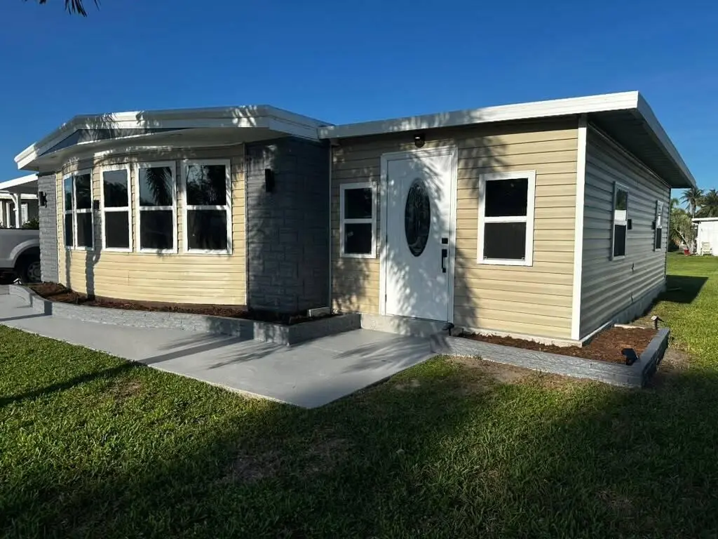 f8868296-e67b-4636-b617-2d8d06f542b7 at 8572 Crown Drive, Boynton Beach