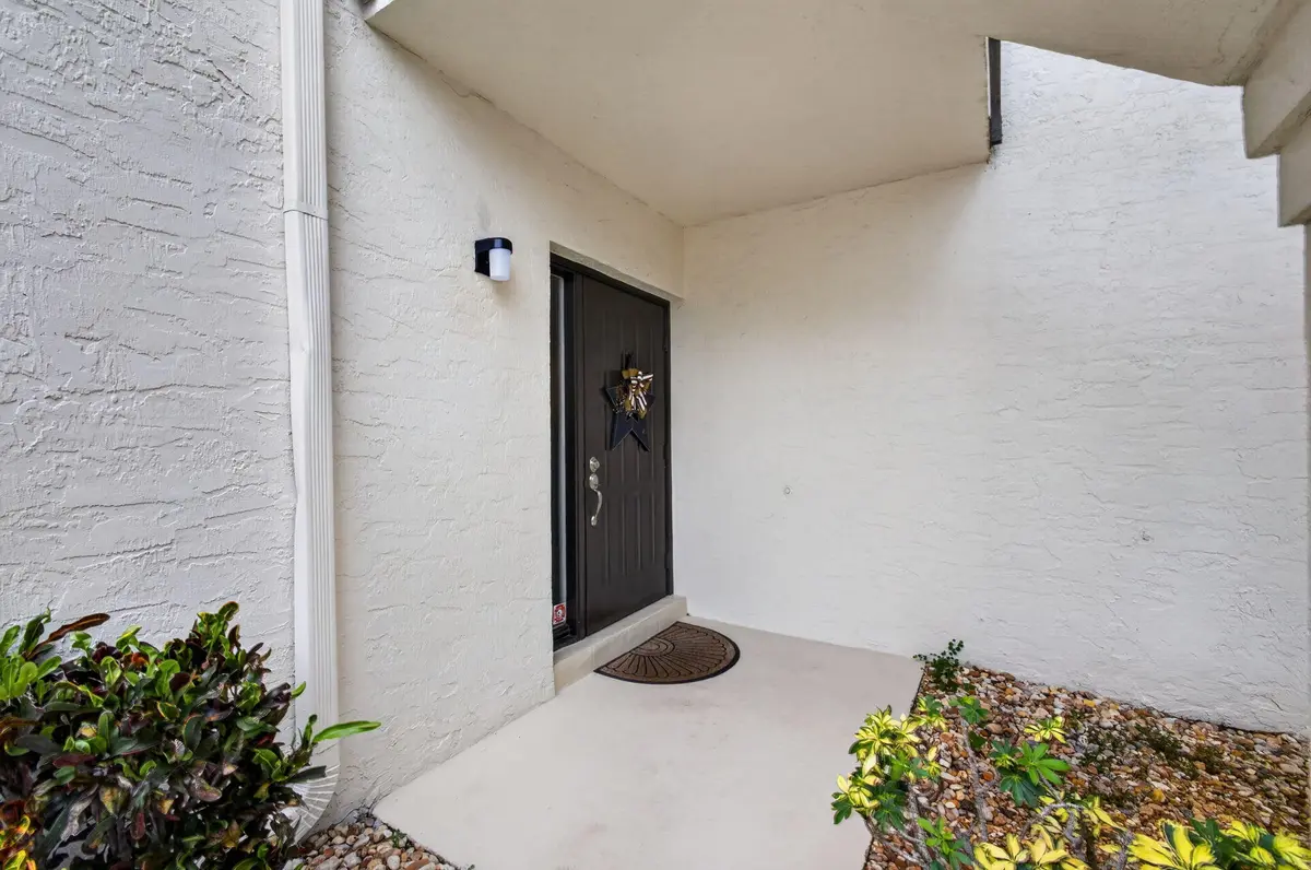 3-web-or-mls-5D1A6857 at 1001 Wingfoot Drive A, Jupiter