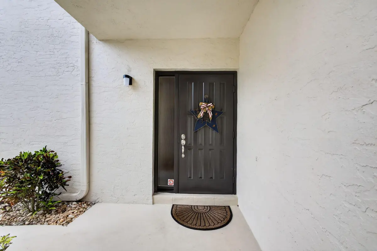 4-web-or-mls-5D1A6862 at 1001 Wingfoot Drive A, Jupiter
