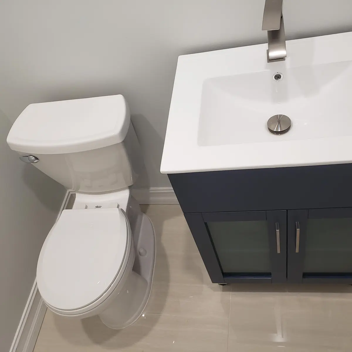 Guest Bath at 912 Flanders S, Delray Beach