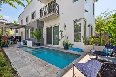 815 NE 17th Avenue 5, Fort Lauderdale – Townhouse for sale
