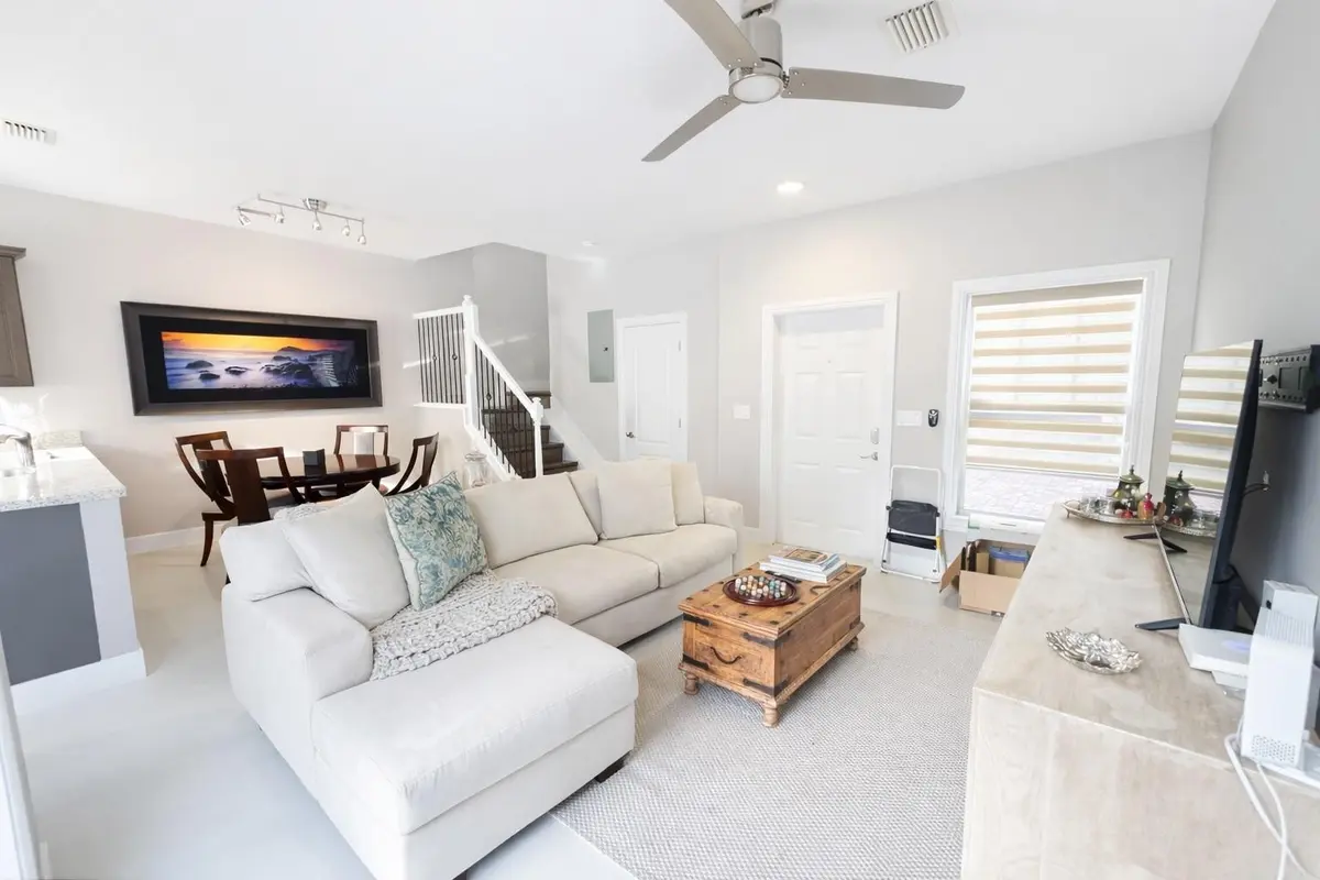 Photo 1 at 303 SE 22nd Street 303, Fort Lauderdale
