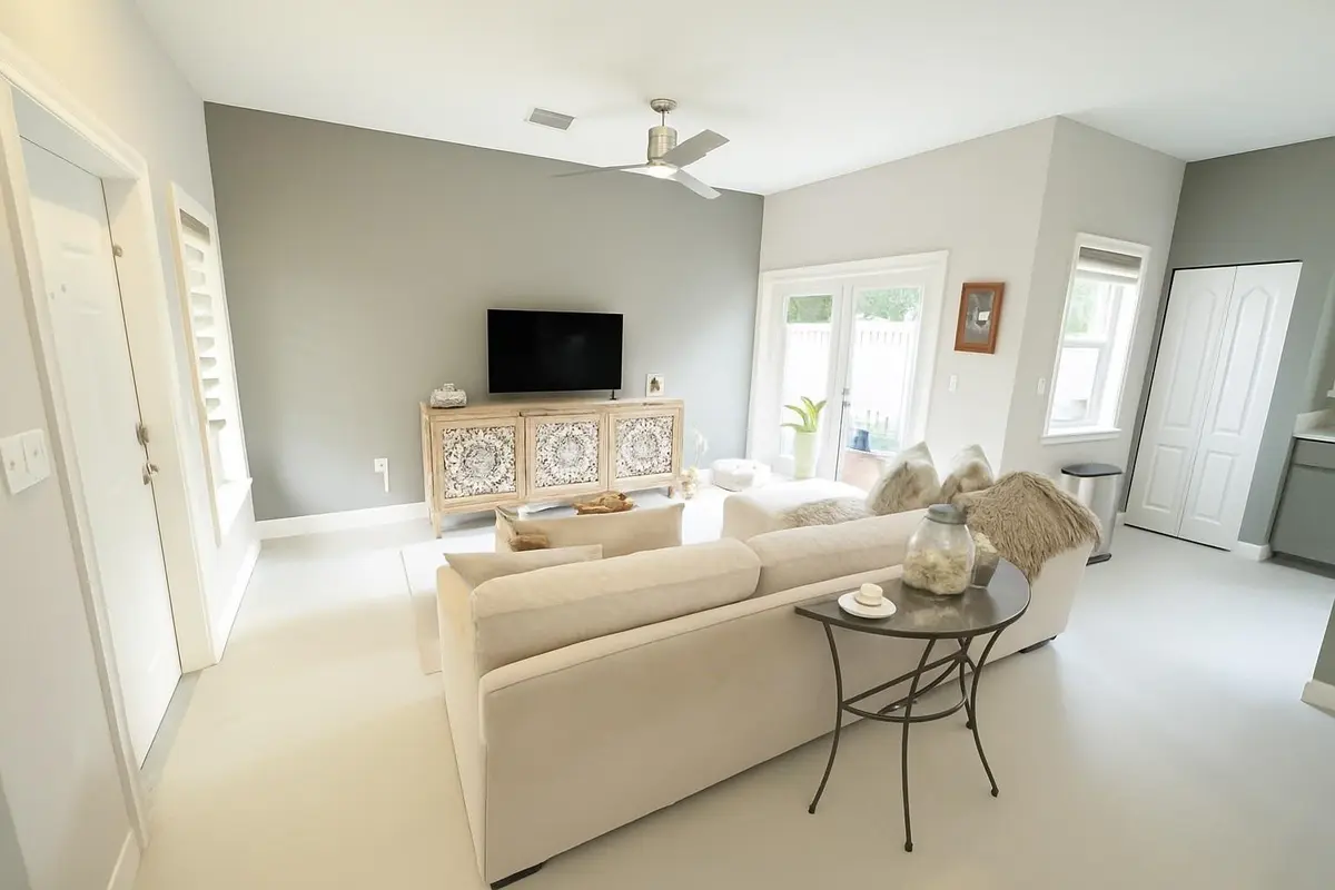 Photo 3 at 303 SE 22nd Street 303, Fort Lauderdale