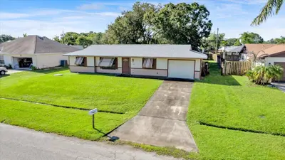 412 SE Dalva Avenue, Port St. Lucie – Single Family Residence for sale
