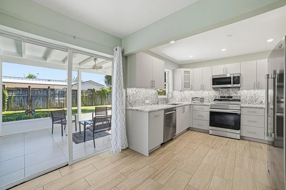 Photo 8 at 28 SE 8TH Avenue, Deerfield Beach