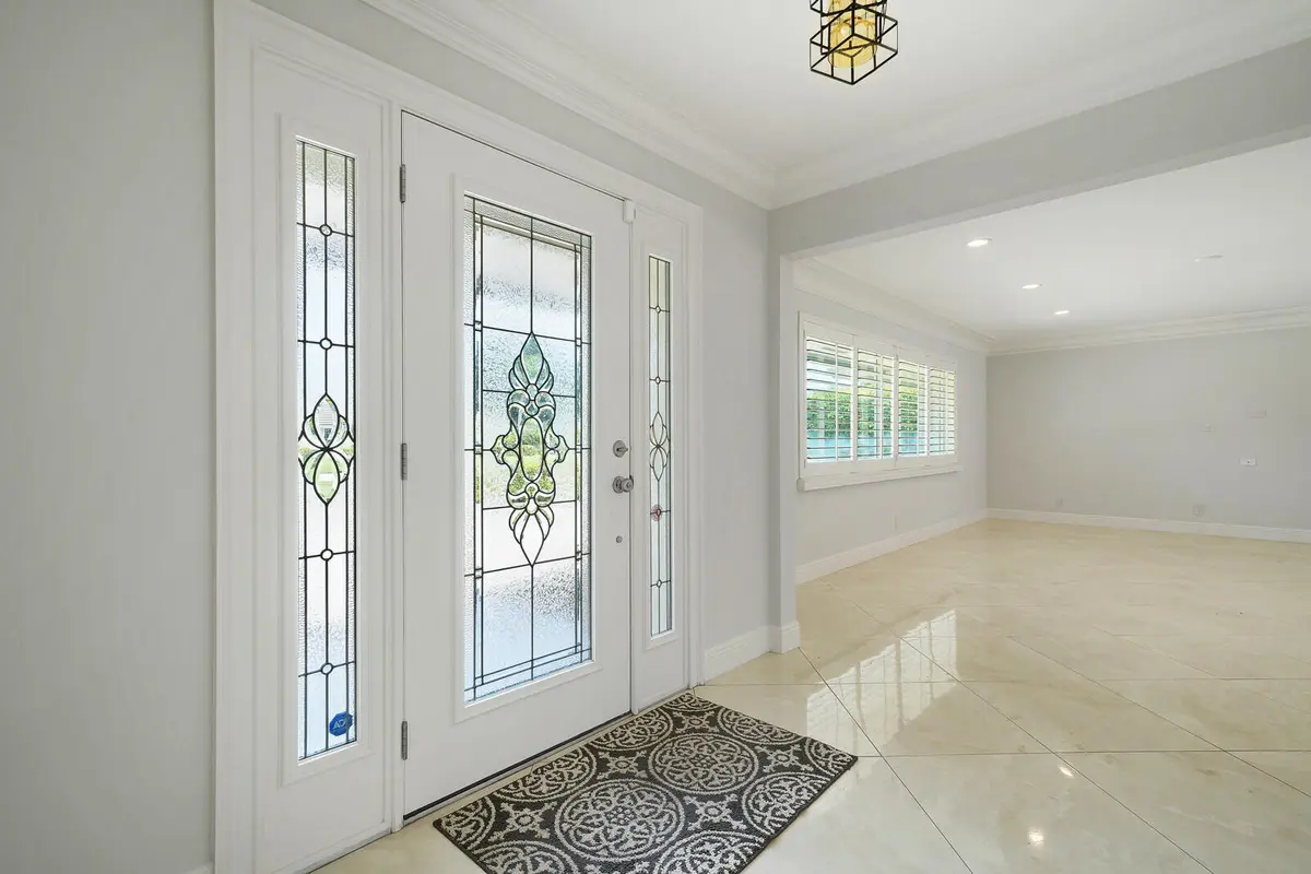 Foyer at 408 S Country Club Drive, Atlantis
