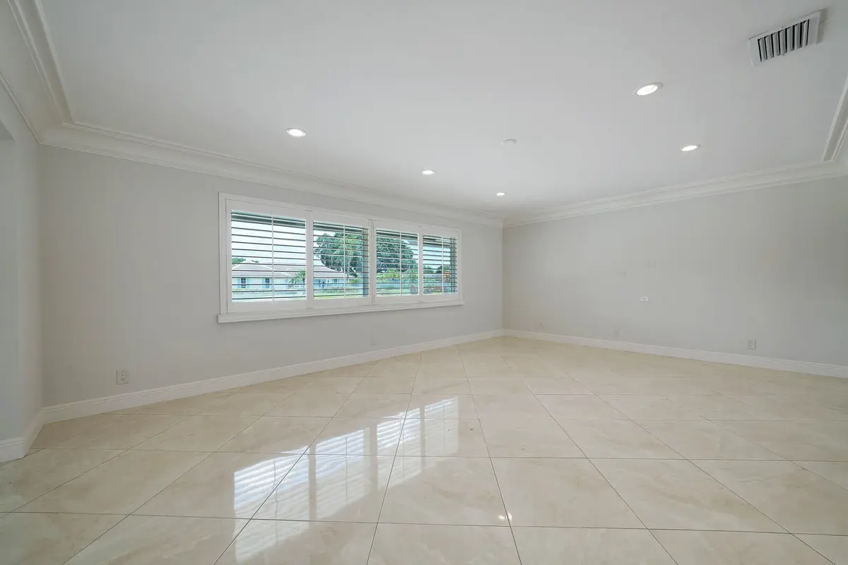 Living Room at 408 S Country Club Drive, Atlantis