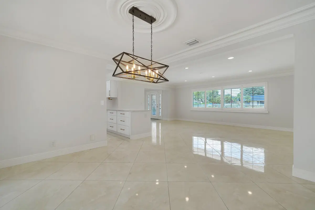 Living/Dining Room at 408 S Country Club Drive, Atlantis