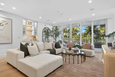 100 ROYAL PALM Way D2, Palm Beach – Condominium for sale