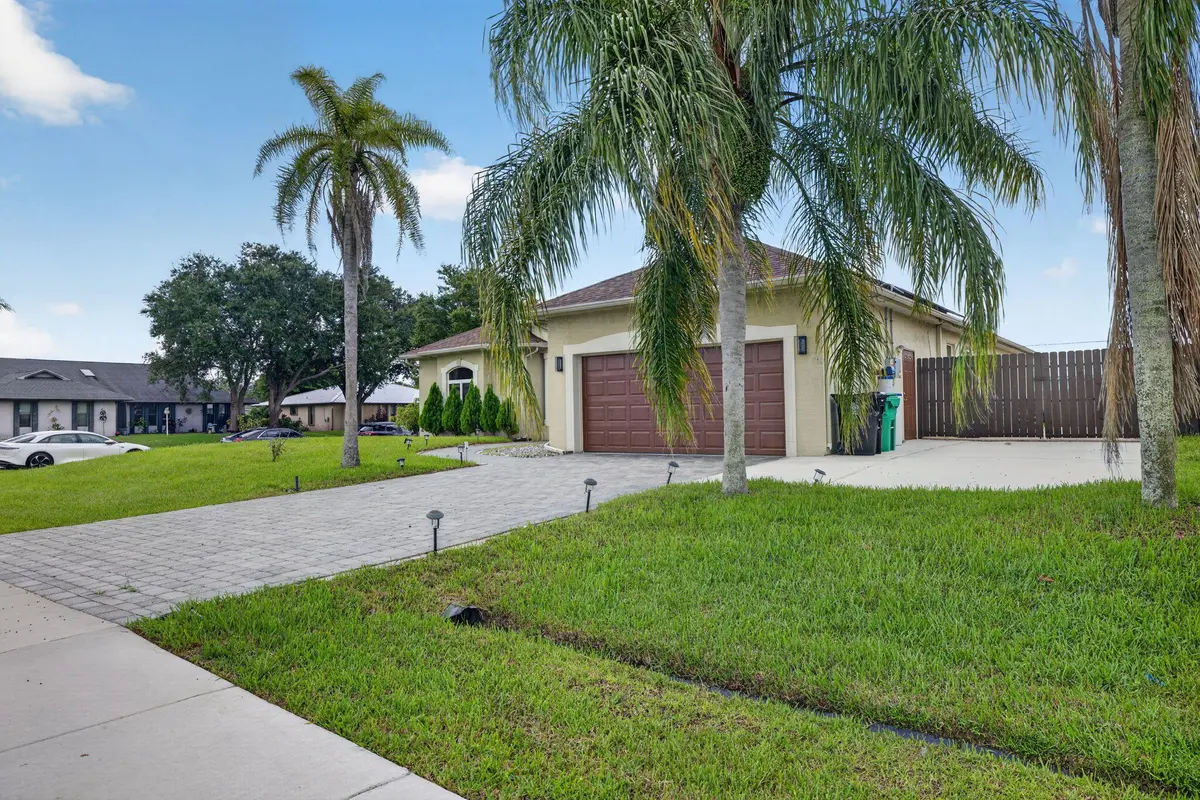 3-web-or-mls-3A5A7460 at 1402 SW ABINGDON Avenue, Port St. Lucie