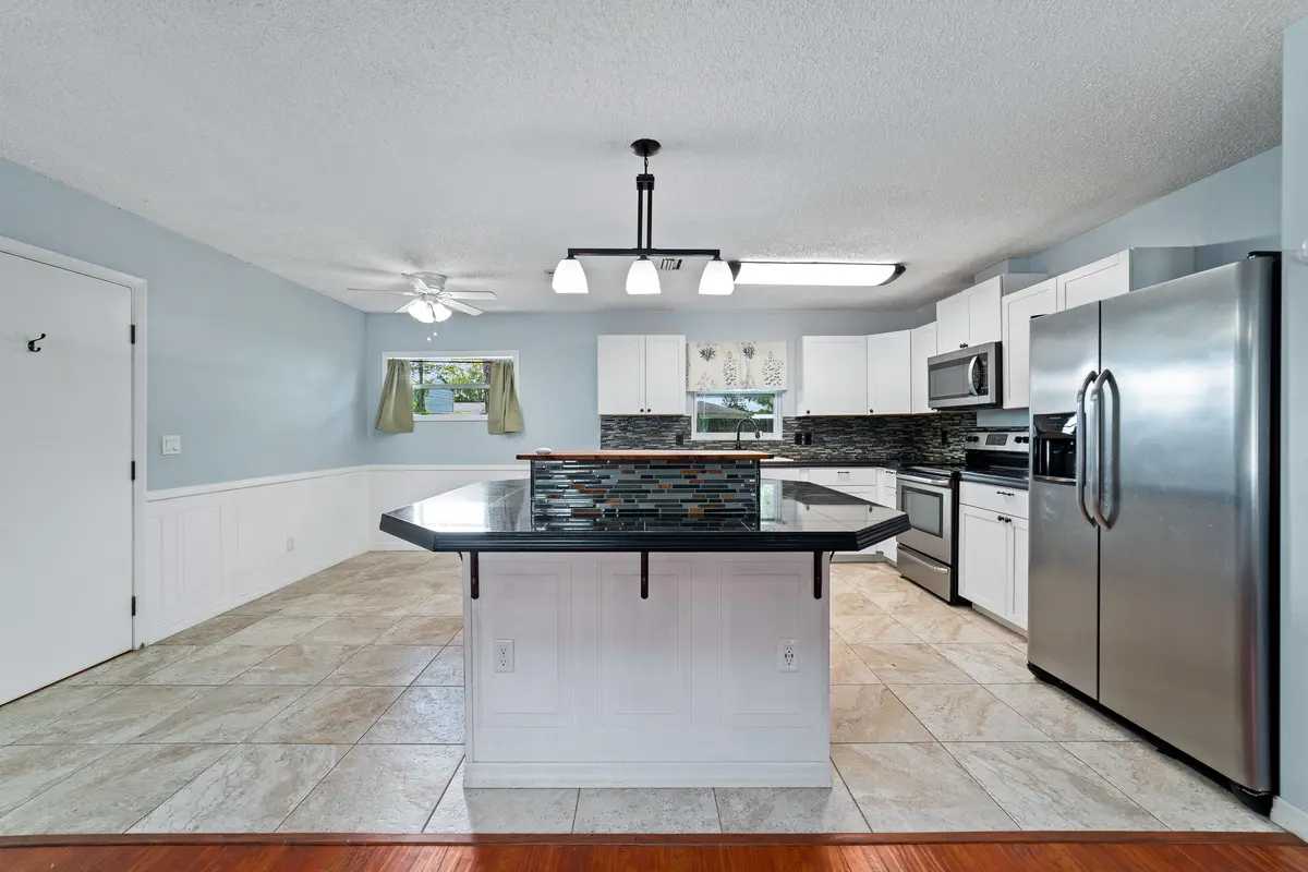 DSC01378 at 2175 18th Avenue, Vero Beach