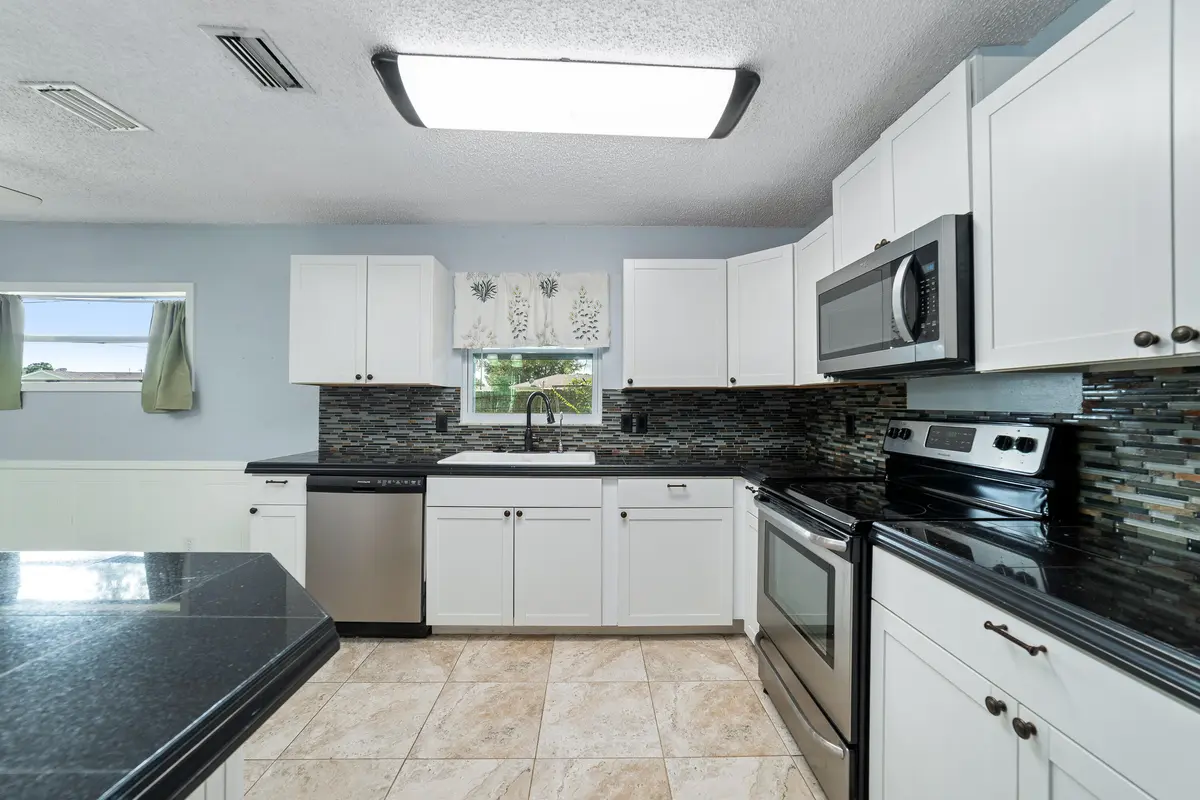 DSC01570 at 2175 18th Avenue, Vero Beach