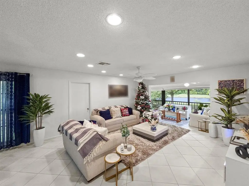 picture at 9286 Vista Del Lago B, Boca Raton