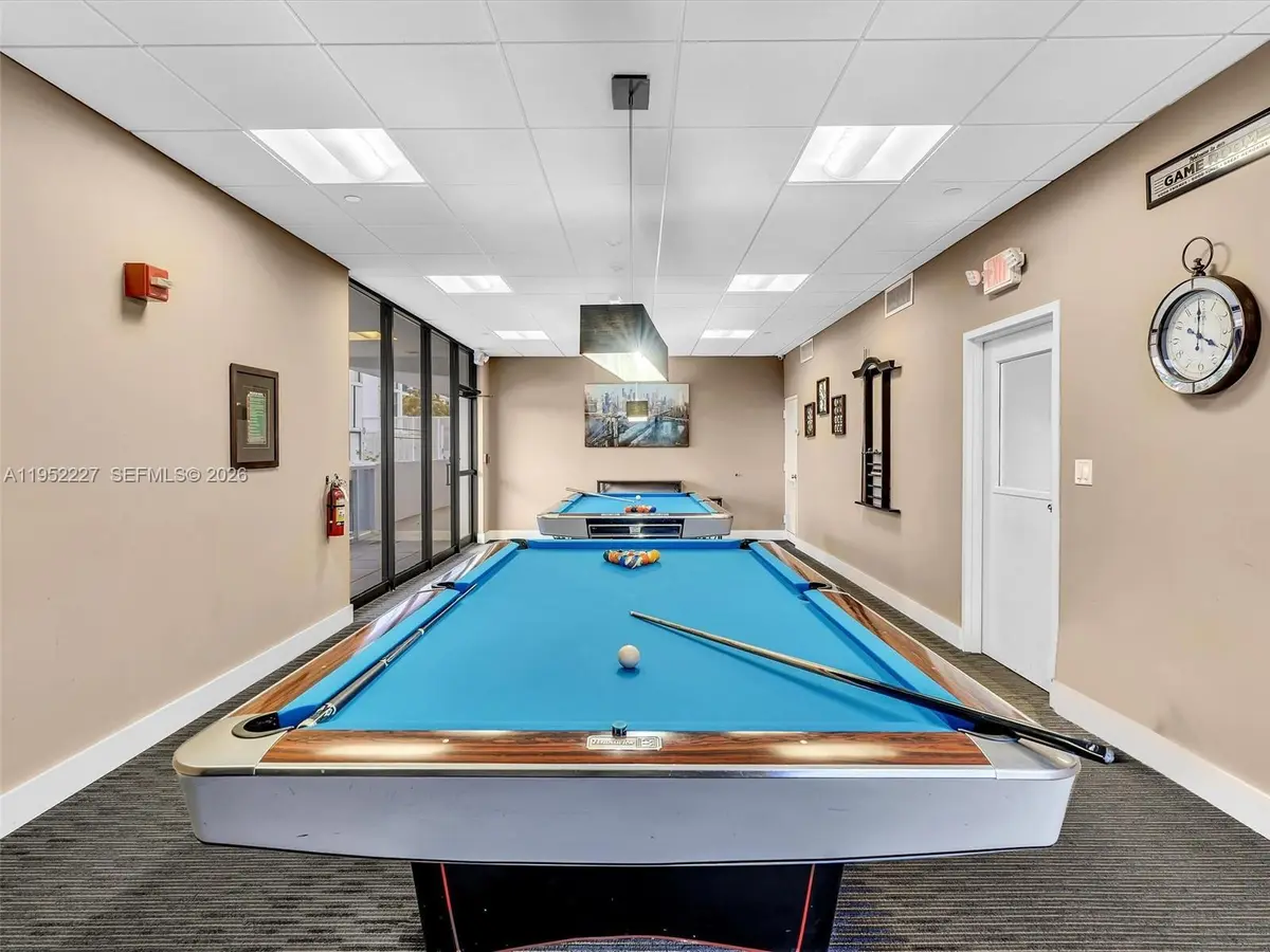 El Dorado pool table at 3675 N COUNTRY CLUB Drive 1909, Aventura