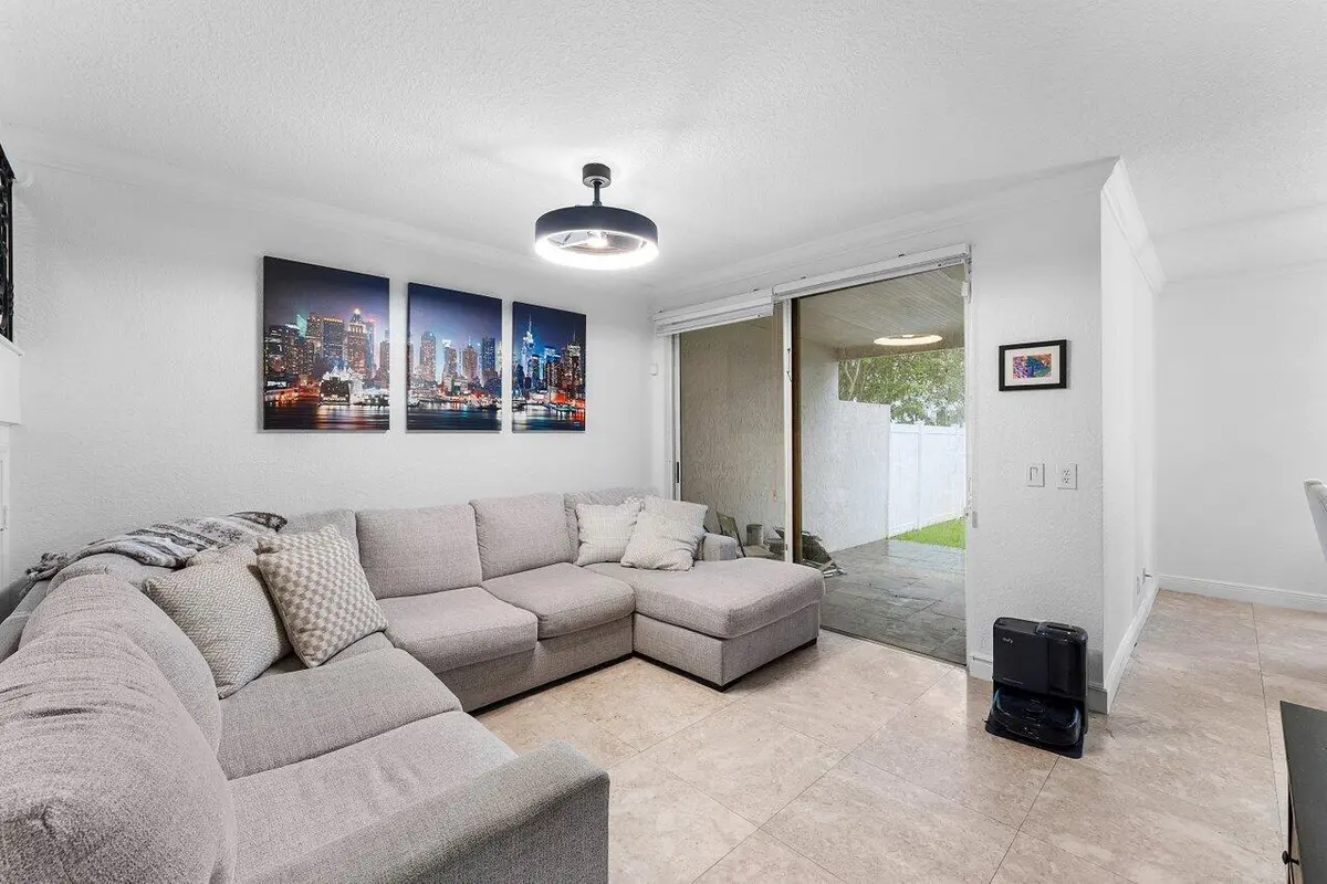 010-16856Southwest1stPlace-PembrokePines at 16856 SW 1ST Place, Pembroke Pines