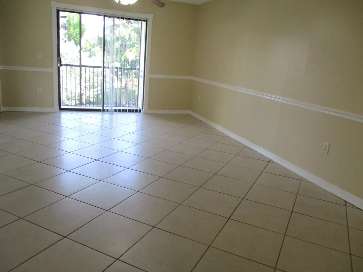 PL 1 at 9389 NW 1ST Court 201, Pembroke Pines