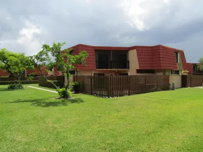 8345 TRENT Court A, Boca Raton – Townhouse for rent