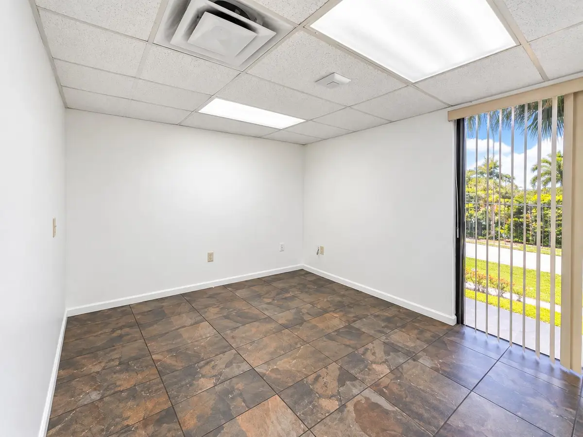 1111 Old Griffin Rd_5 at 1111 Old Griffin Road, Dania Beach