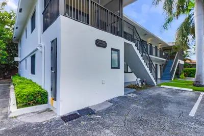520 NE 45TH Street 4, Boca Raton – Apartment for rent