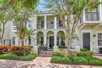 8316 NW 9th Avenue, Boca Raton – Townhouse for rent