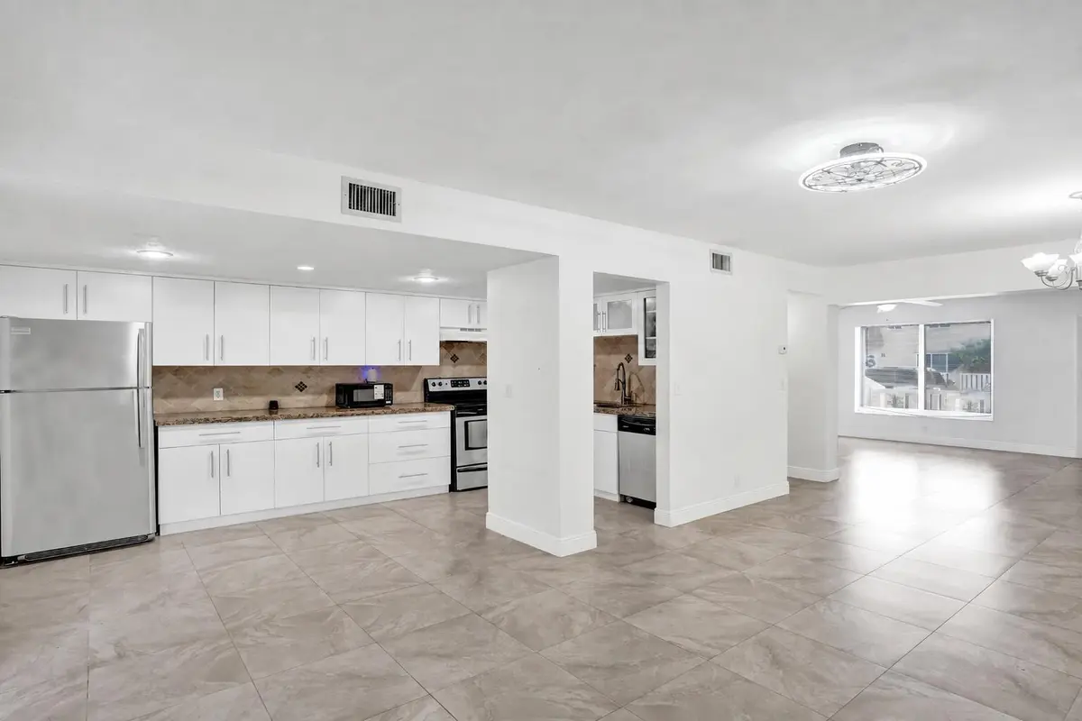 Updated photo 3 at 8091 NW 12TH Street H, Margate