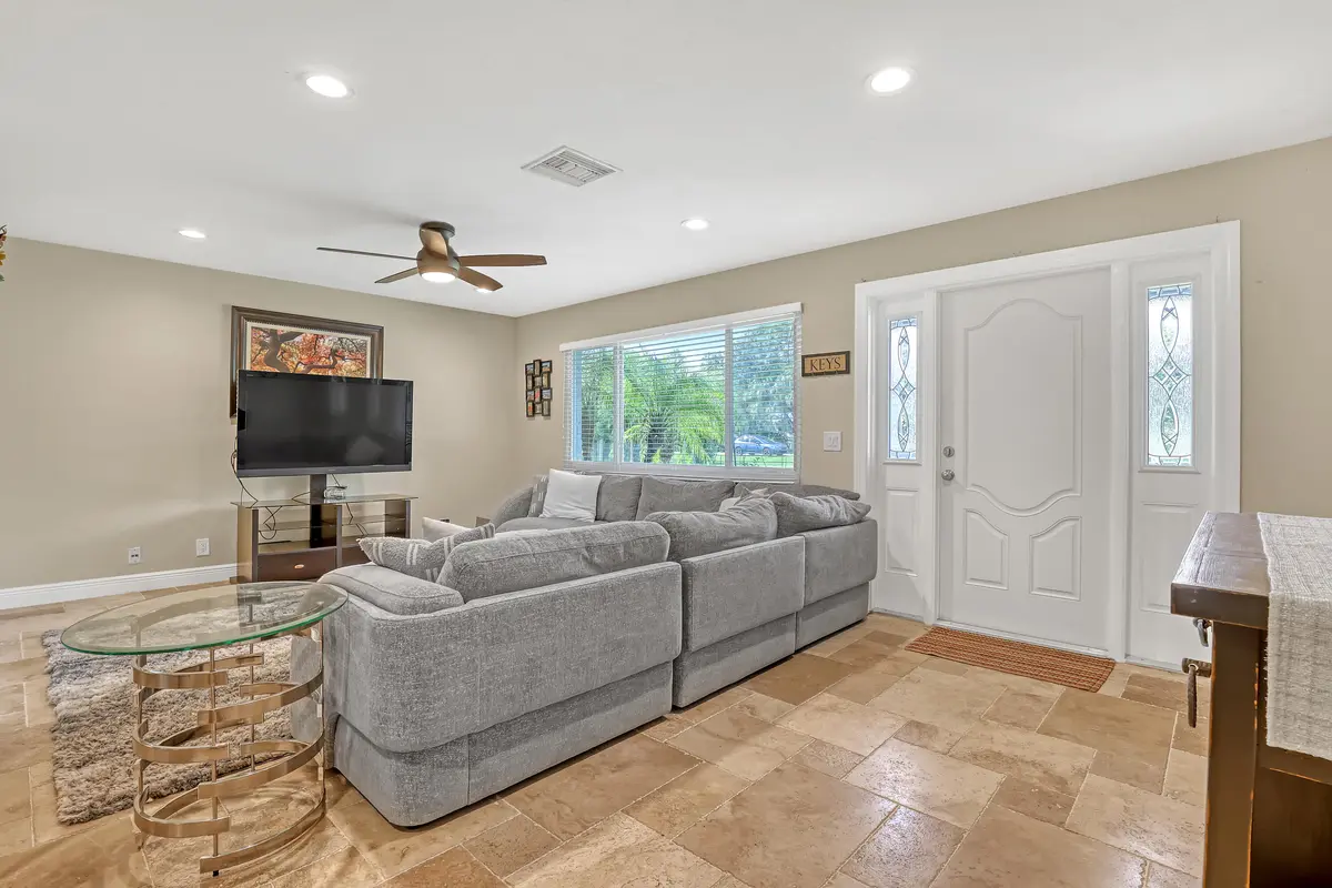 livingtofoyer at 11920 41st Court, Loxahatchee
