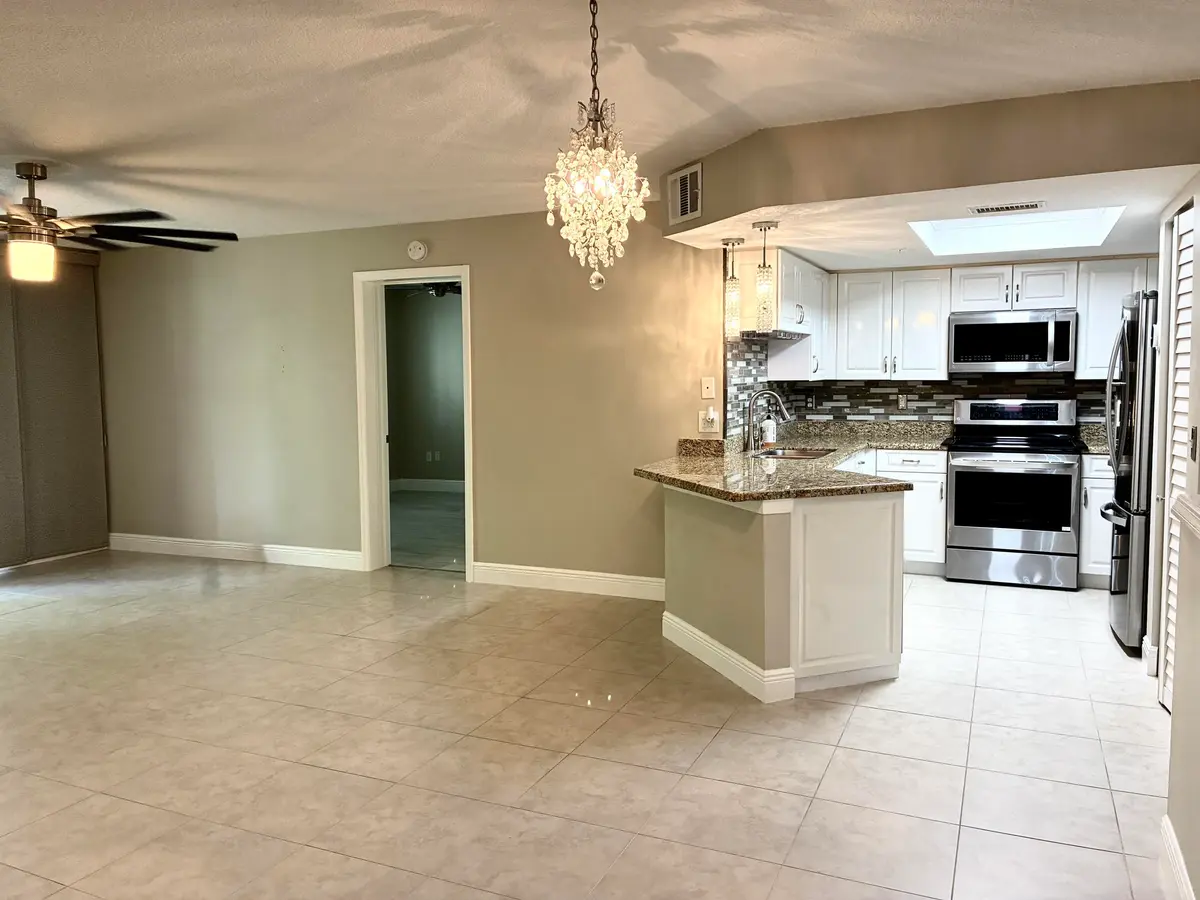 Entry at 1000 CRESTWOOD Court 1005, Royal Palm Beach