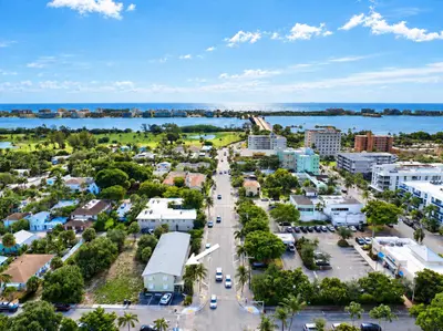 220 Lucerne Avenue 3, Lake Worth Beach – Condominium for rent