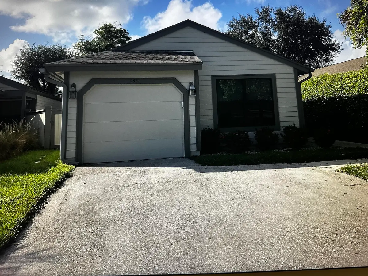 Front of the home at 2551 BEDFORD MEWS Drive, Wellington