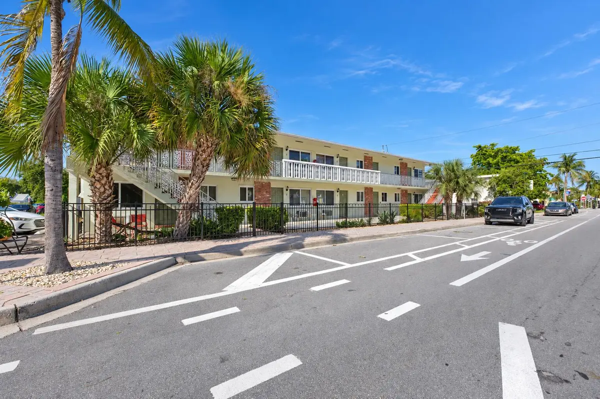 220 building front at 220 Lucerne Avenue 3, Lake Worth Beach