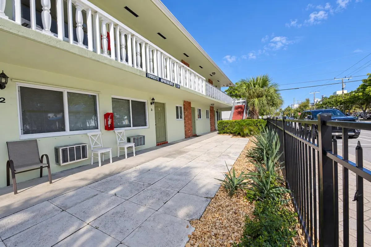 220 front 3 at 220 Lucerne Avenue 3, Lake Worth Beach