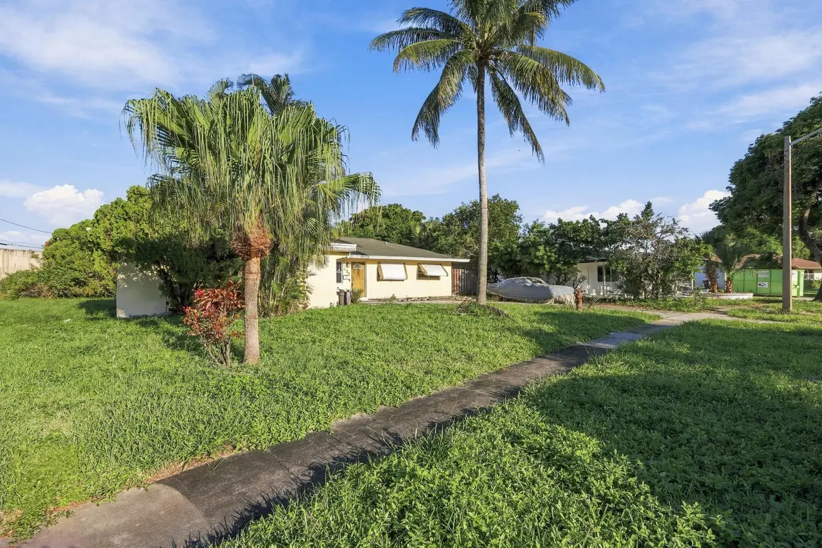 4_4. front exterior at 430 N Ware Drive, West Palm Beach