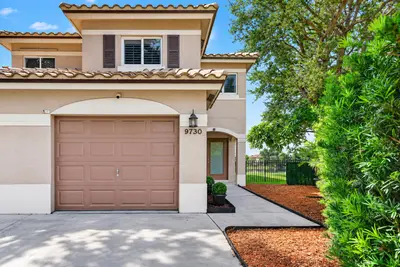 9730 NW 23rd Court 15, Pembroke Pines – Townhouse for sale