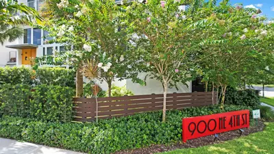 900 NE 4th Street B4, Fort Lauderdale – Townhouse for sale