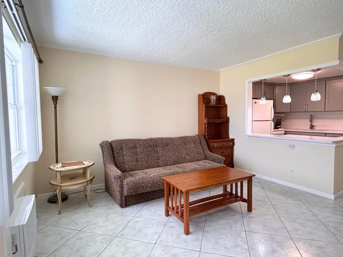 FUTON SLEEPER at 350 Horizons E 106, Boynton Beach