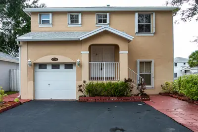 4254 SW 72ND Way, Davie – Single Family Residence for rent