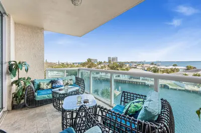 2650 Lake Shore Drive 401, Riviera Beach – Condominium for sale