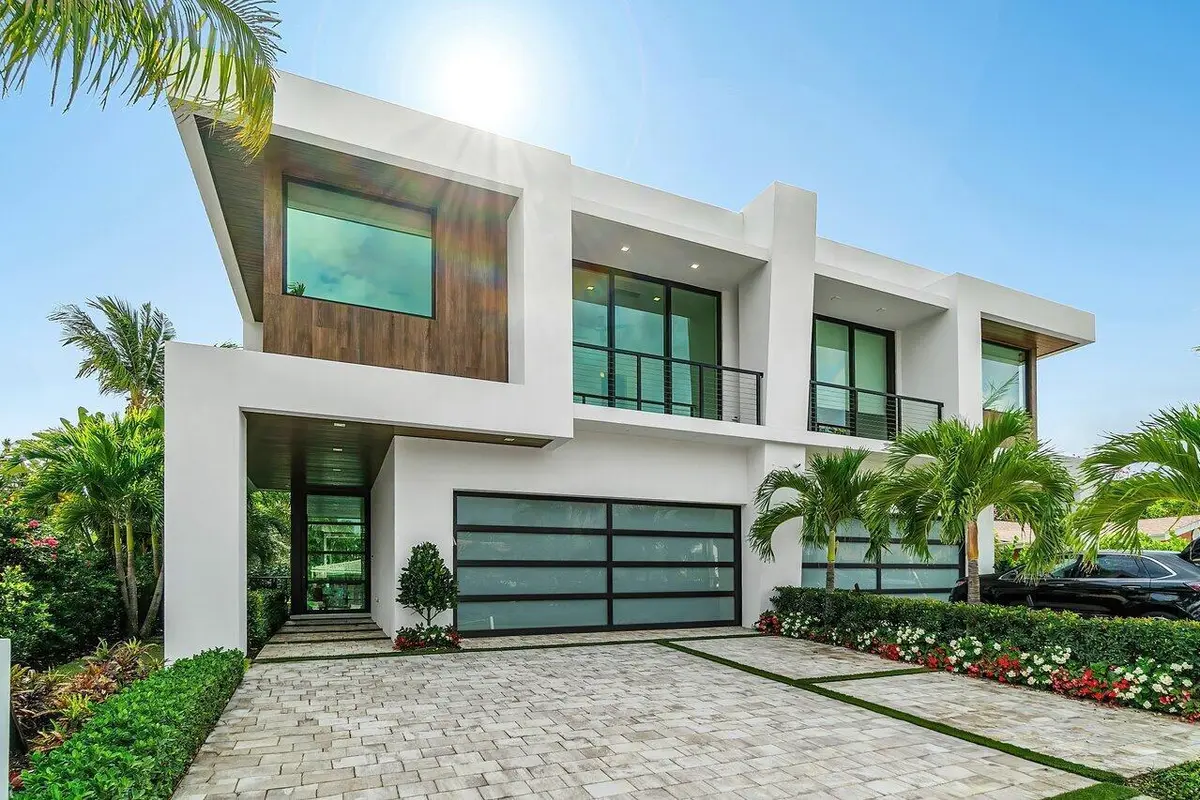 Exterior at 326 NE Wavecrest Way, Boca Raton