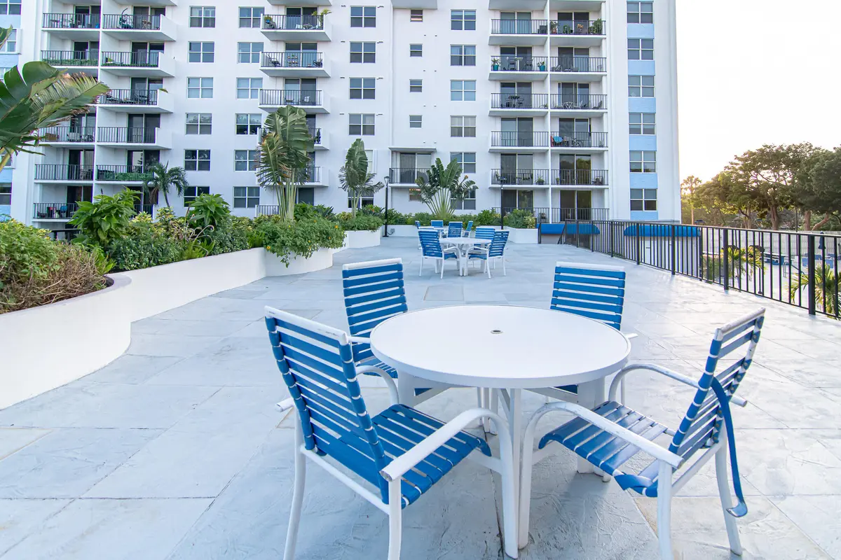 V10_3320 at 1800 N Andrews Avenue 3i, Fort Lauderdale