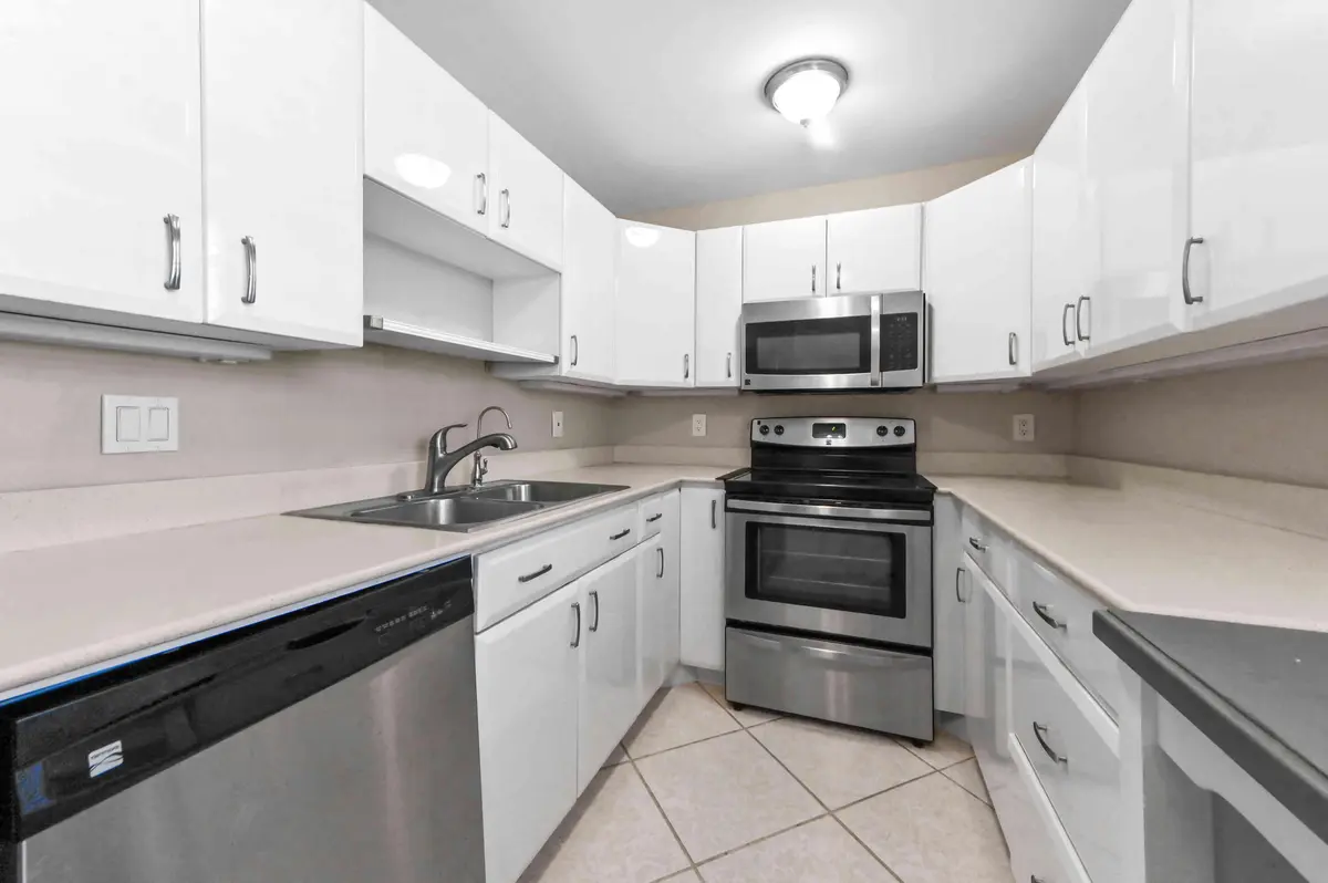08 kitchen 02 at 3575 S OCEAN Boulevard 305, South Palm Beach